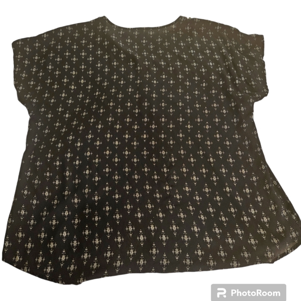 Maurices Women's Dress Top XL Blue, White, 4 hooks In Front, 100% Polyester